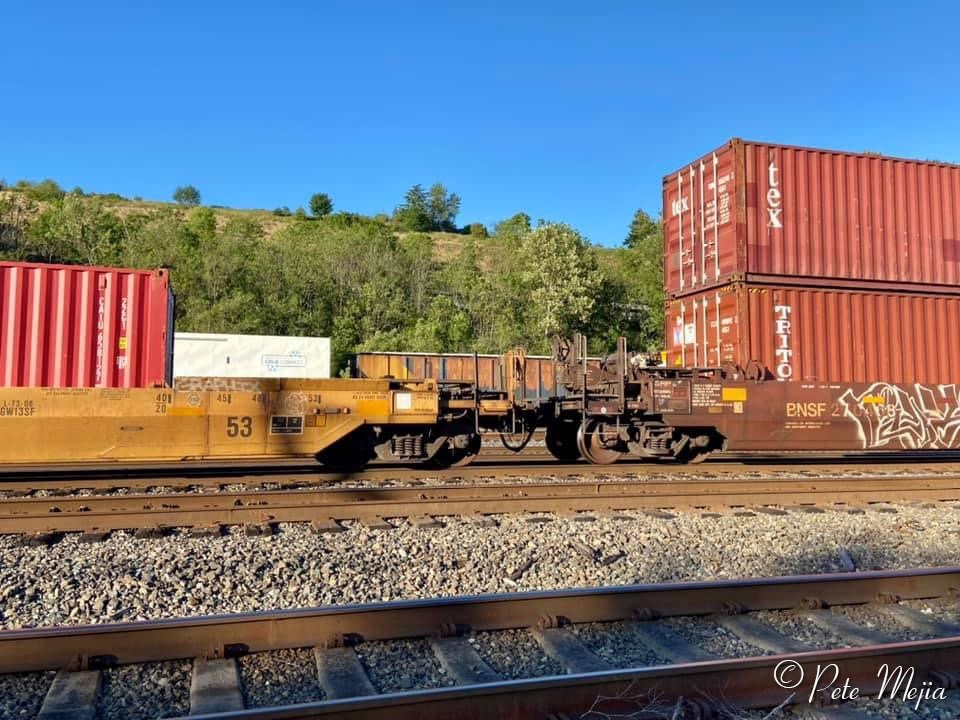 Agricultural hopper