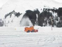 Snowblower (throwing snow)